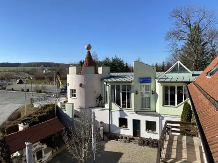 Restaurant - Pension Zum Aumatal Отели в г. Цойленрода-Трибес