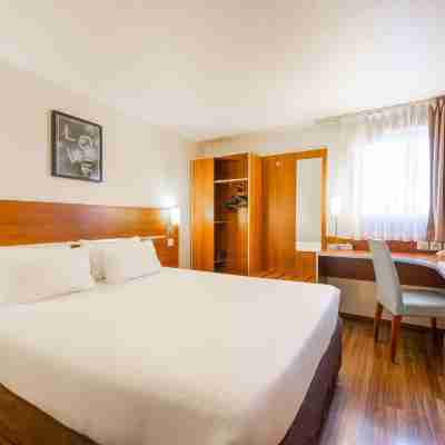 Comfort Hotel Aeroport Lyon St Exupery Rooms