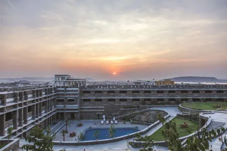 Ramada by Wyndham Udaipur Resort and Spa Отели в г. Удайпур