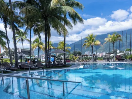 Eurobuilding Hotel & Suites Caracas Отели рядом с достопримечательностью «Edificio Humboldt»