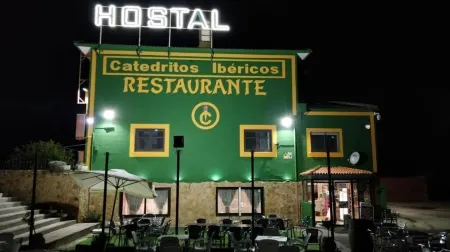 Hostal Catedritos Ibéricos A-5 Km 154 A 5 KM de Oropesa A 1 KM de Herreruela de Oropesa Отели в г. Пераледа-де-ла-Мата