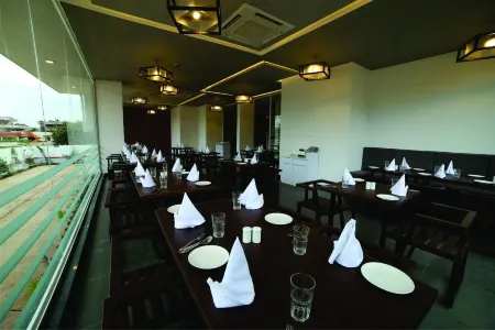 Dwarawata Dharwad Отели рядом с достопримечательностью «Kamat Tourist»