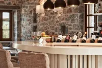 100 Rizes Seaside Resort- Small Luxury Hotels of the World - bar