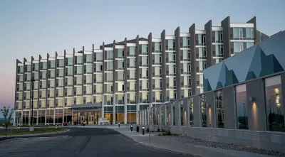 그레이 이글 리조트 Save-On-Foods 주변 호텔
