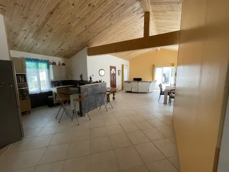 Family home 2.5km from the beach