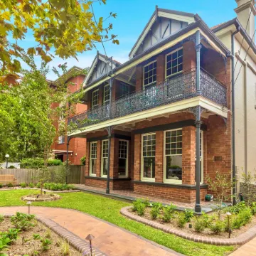 Dalziel Lodge Hotels near North Sydney