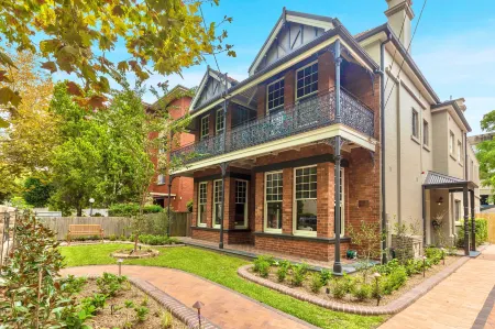 Dalziel Lodge Отели в г. Cammeray