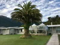 Franz Josef Oasis Hotels near Andris Apse Gallery