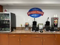 Baymont by Wyndham Omaha SW - breakfast