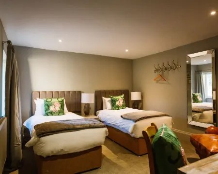 Bampton Townhouse Hotels in Mid Devon District