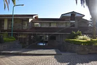 Arc Egerton Hotel Các khách sạn ở Lare