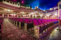 더 인 & 스위트 앳 34 피프티