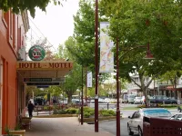 The Commercial Hotel فنادق في Killimicat