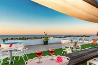 Louladakis Apartments Hotels in Kamisiana