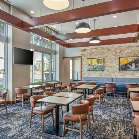 Hyatt Place Riverside Downtown