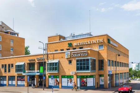 Hiisi Hotel Lohja Отели рядом с достопримечательностью «PikkuOmena»