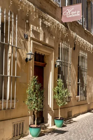 Garlande Hôtel Avignon Centre Отели рядом с достопримечательностью «Place de lHorloge»