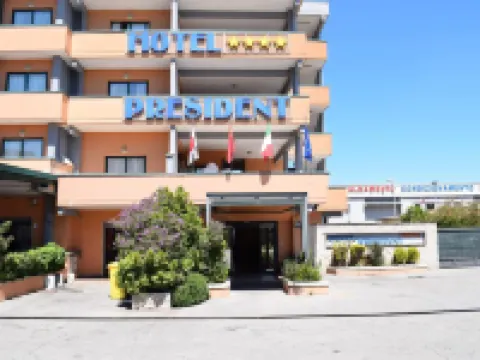 Hotel President Pomezia Hotéis em Pomezia