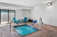 Quality Inn & Suites - Hot Tub