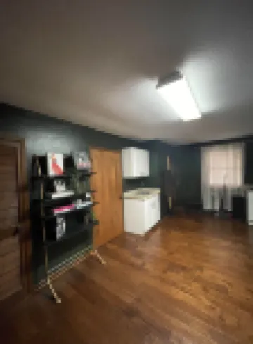 Woodsy Loft near I-10