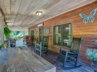 Butterfly Hollow B&B Hotels in Smith County