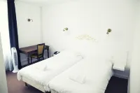 The Old Hotel Ravel Centre