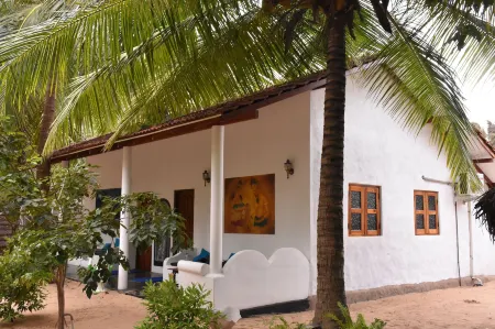 Omeesha Beach Hotel Отели в г. Ilanthadiya