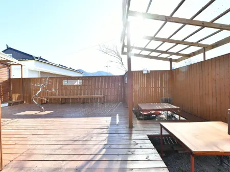 Sokcho Daemyung Pension Отели рядом с достопримечательностью «Biryong Falls»