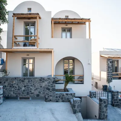 Aidani Luxurious Rooms Hotels near Santorini caldera