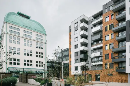 Jarila Boutique Apartment by Chors Отели рядом с достопримечательностью «Словнафт Арена»