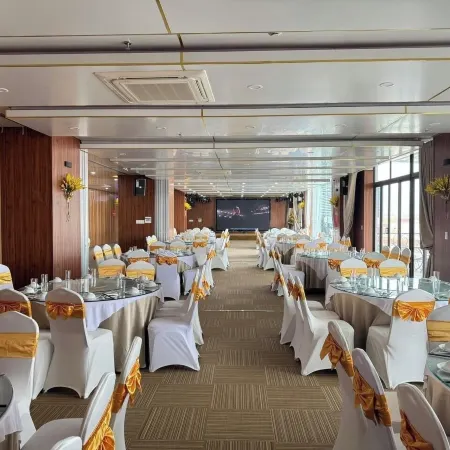 Bình An Nhiên Hotel Отели рядом с достопримечательностью «Гора Нон Нуок»