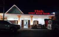 D Rael Guest House Syariah Hotel dekat Toko Parfum ,pak Munir