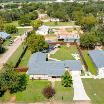 8b 4b Nearby Pool Blanco Wine Trail Town sq