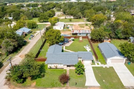 8b 4b Nearby Pool Blanco Wine Trail Town sq