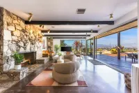 Stylish Hillside Retreat with Pool&Views