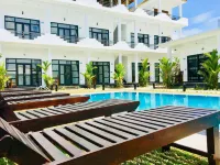Sky Sea-Arugambay - Pools