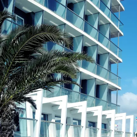 Water's Edge Hotel