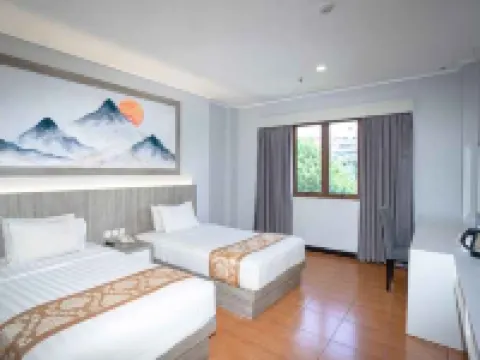 Front One HK Resort Simpang Lima Semarang Hotels in Gajahmungkur