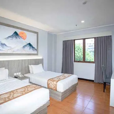 Front One HK Resort Simpang Lima Semarang Hotels near GOR Jatidiri
