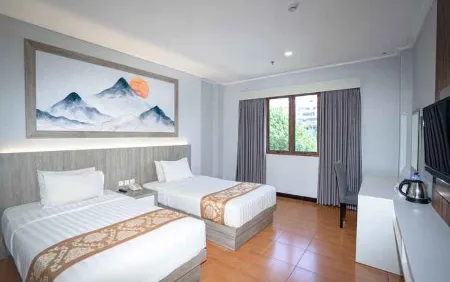 Front One HK Resort Simpang Lima Semarang