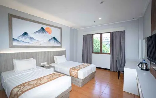 Front One HK Resort Simpang Lima Semarang