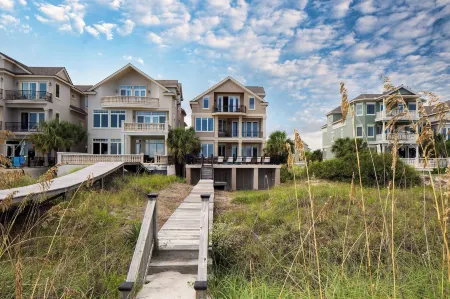 Lido by AvantStay Oceanfront Home w Pool Hot Tub Game Room Gorgeous Views Отели в г. Хилтон-Хед-Айленд