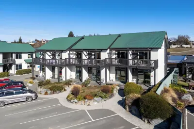 Lake Tekapo Village Motel Hotels near That Takapō Tree