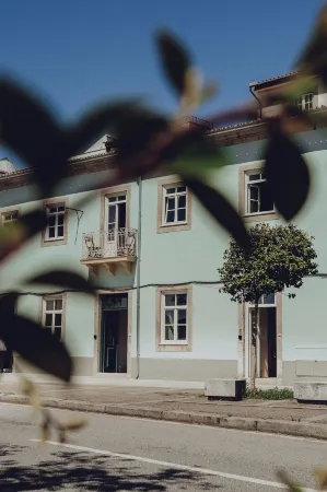 Gigantones GuestHouse Отели в г. Вила-Нова-де-Анья