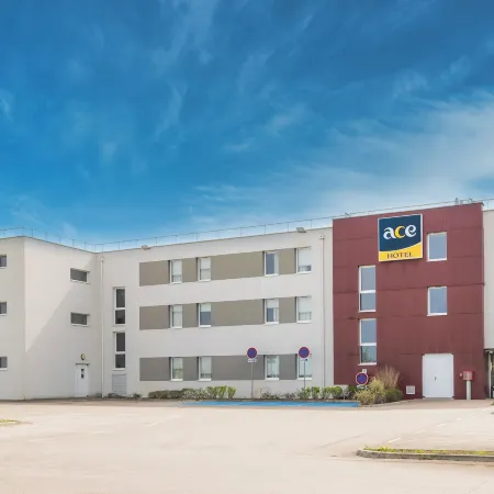 Ace Hotel Troyes Отели рядом с достопримечательностью «Стадион «Стад де л’Об»»