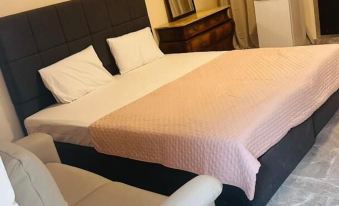 Belgam Lodge