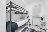 2Br Fall Retreat Near American Dream Mall and NYC Hotels near Roberto Clemente Park