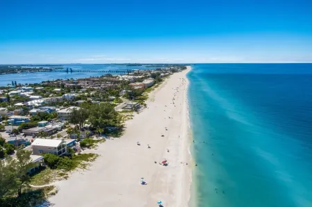 Shell Cove 106 2 Bedroom Condo by Redawning Отели в г. Брадентон Бич