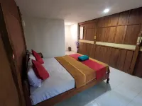 Maryan Moyo Bungalows & Resto - balcony