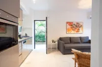 Renovated 2-Bedroom Apt Near the Athenian Coast